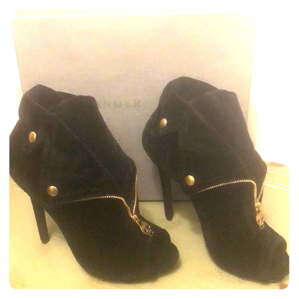 Velvet bootie
